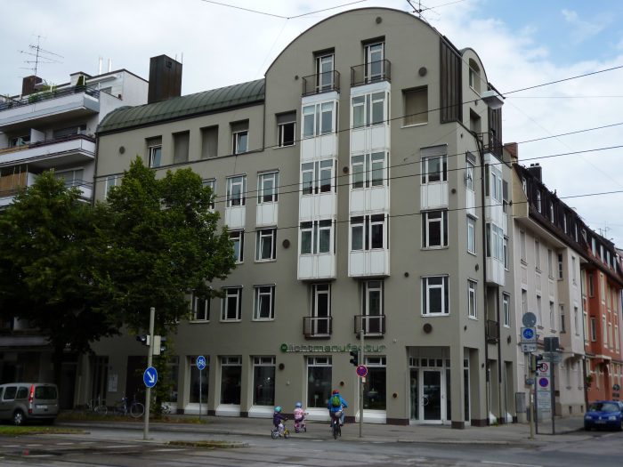 Bürohaus Schleißheimer Straße mit Fahrrad
